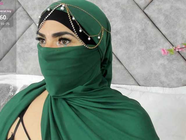 naylaa-'s BongaCams show and profile