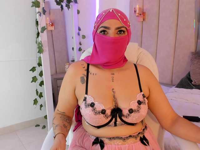 naylaa-'s BongaCams show and profile