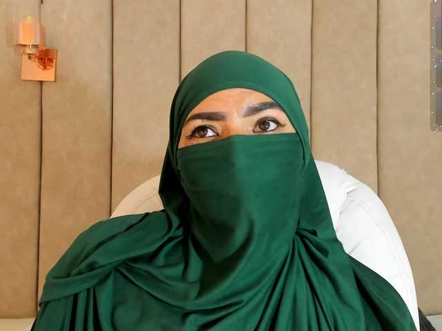 naylaa-'s BongaCams show and profile