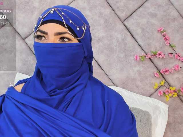 naylaa-'s BongaCams show and profile