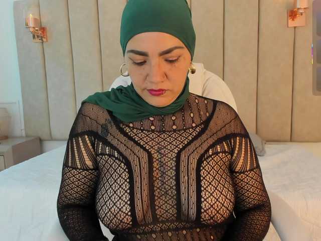 naylaa-'s BongaCams show and profile