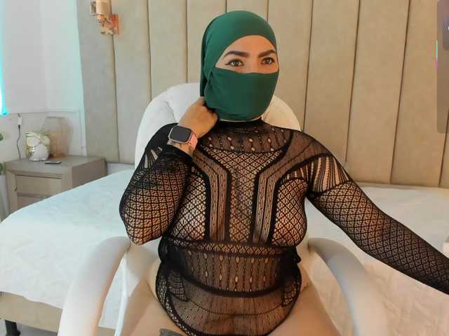 naylaa-'s BongaCams show and profile