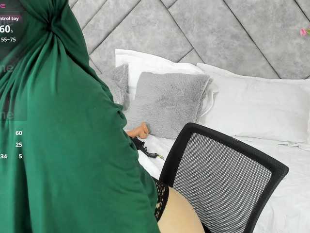 naylaa-'s BongaCams show and profile