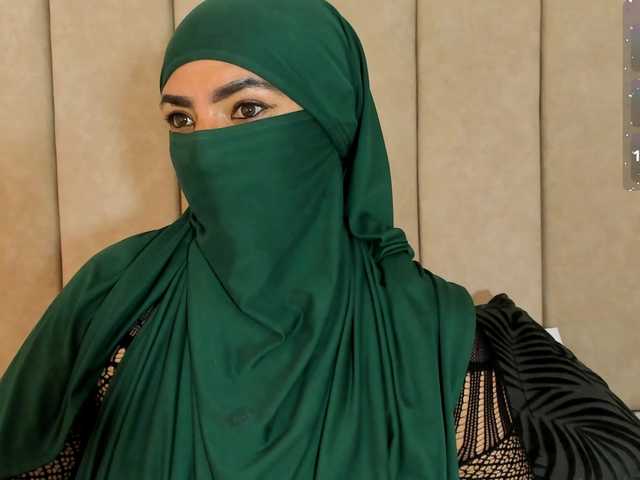 naylaa-'s BongaCams show and profile