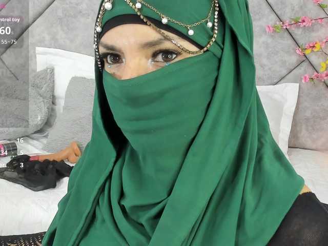 naylaa-'s BongaCams show and profile