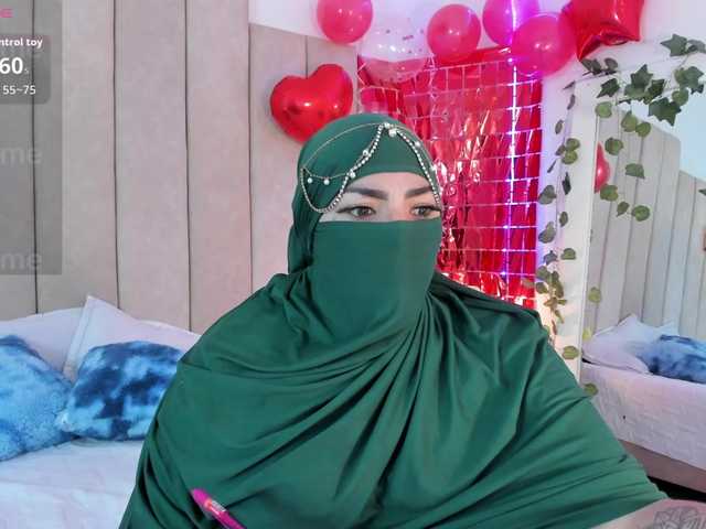 naylaa-'s BongaCams show and profile