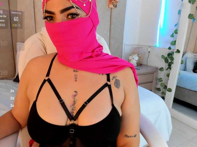 naylaa-'s BongaCams show and profile