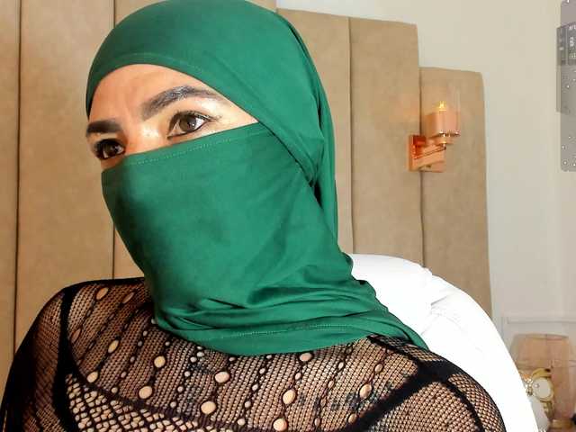 naylaa-'s BongaCams show and profile