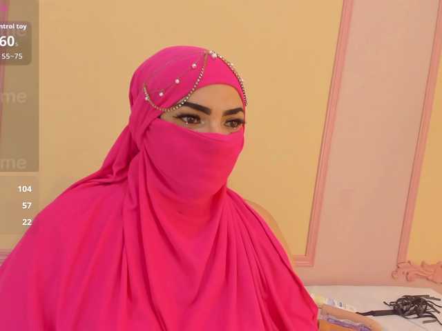 naylaa-'s BongaCams show and profile