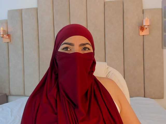 naylaa-'s BongaCams show and profile