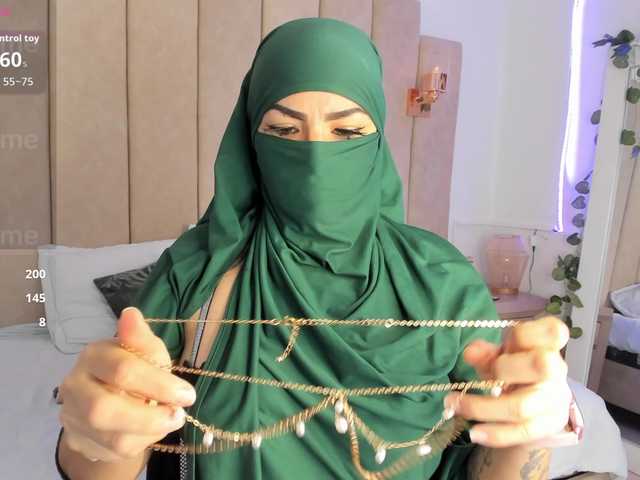 naylaa-'s BongaCams show and profile