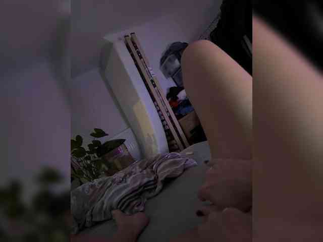 Flora8845 Live Webcam on {site_name}