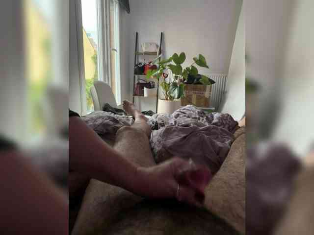 Flora8845 Live Webcam on {site_name}