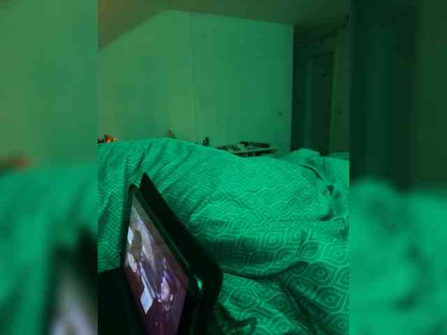Flora8845 Live Webcam on BongaCams