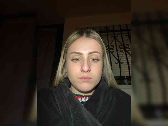 EvilGirl18 Live Webcam on BongaCams