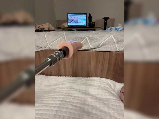 Nicole-'s BongaCams show and profile