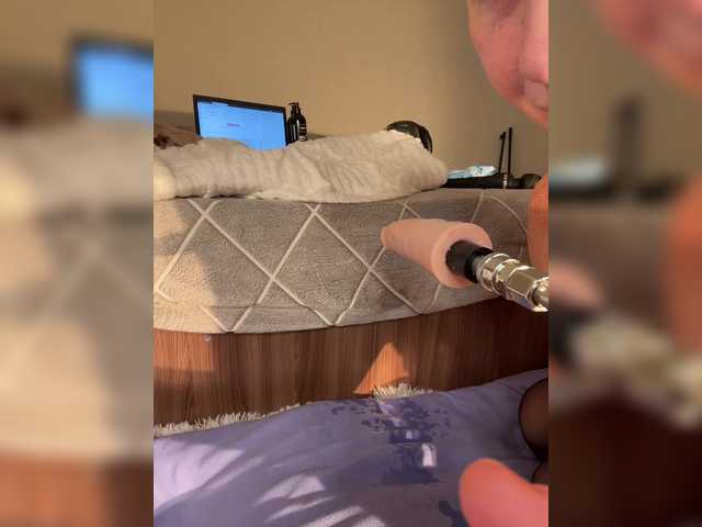 Nicole-'s BongaCams show and profile