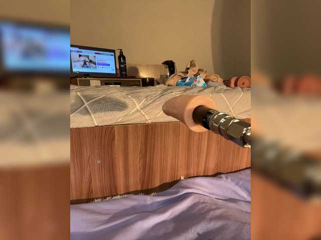 Nicole-'s BongaCams show and profile