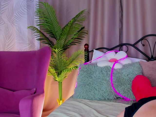 Hi-Karu's BongaCams show and profile