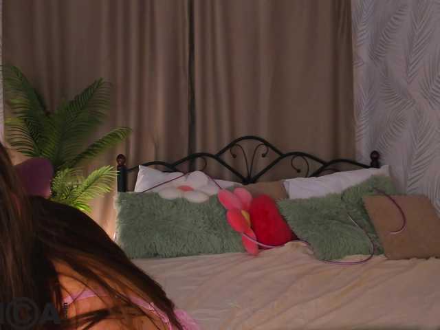 Hi-Karu's BongaCams show and profile