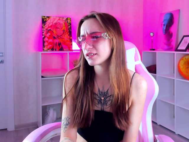 Hi-Karu's BongaCams show and profile