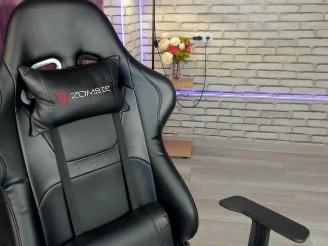 Hi-Karu's BongaCams show and profile