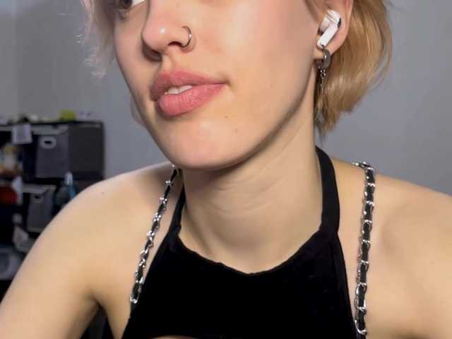 DeloiseChuta's BongaCams show and profile