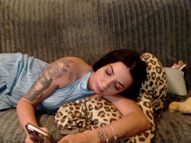 Riri-Mojo-92's BongaCams show and profile