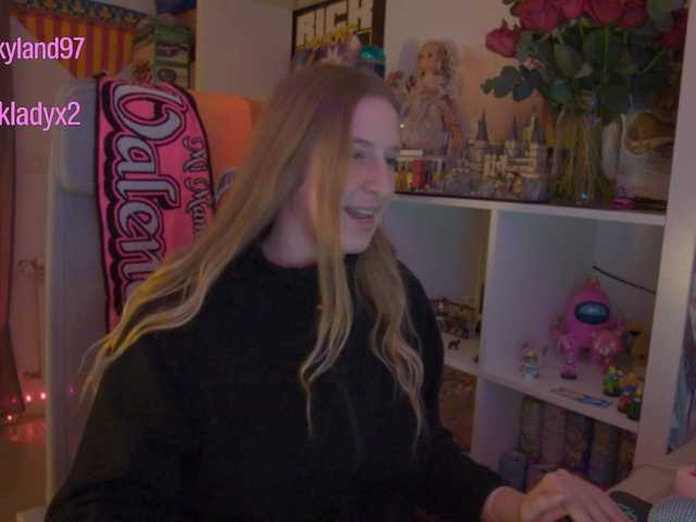 Pinkylady webcam bongacams model stream image