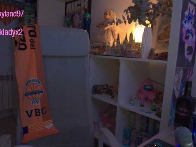 Pinkylady's BongaCams show and profile