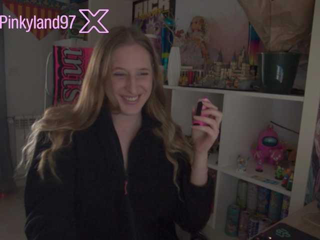Pinkylady's BongaCams show and profile