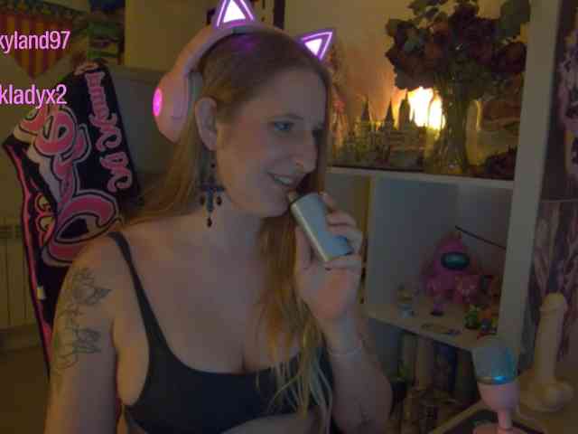 Pinkylady webcam