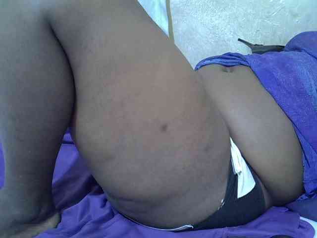 Ebonypussyy1 webcam