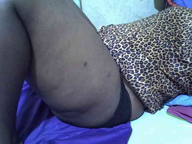 Ebonypussyy1 webcam