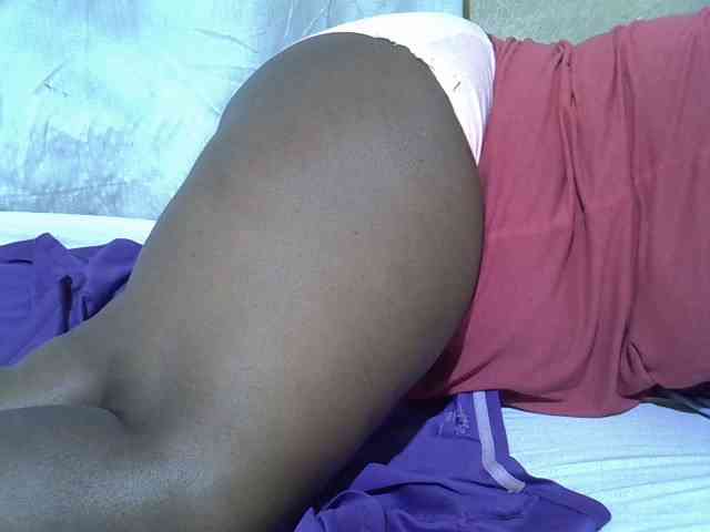 Ebonypussyy1 webcam