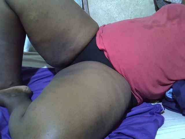 Ebonypussyy1 webcam