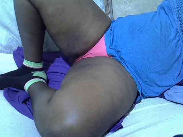 Ebonypussyy1 webcam