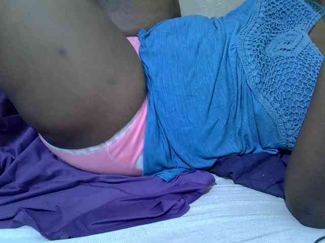 Ebonypussyy1 webcam