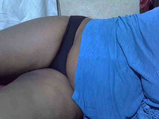 Ebonypussyy1 webcam