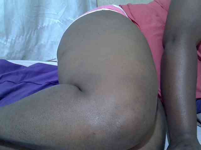 Ebonypussyy1 webcam
