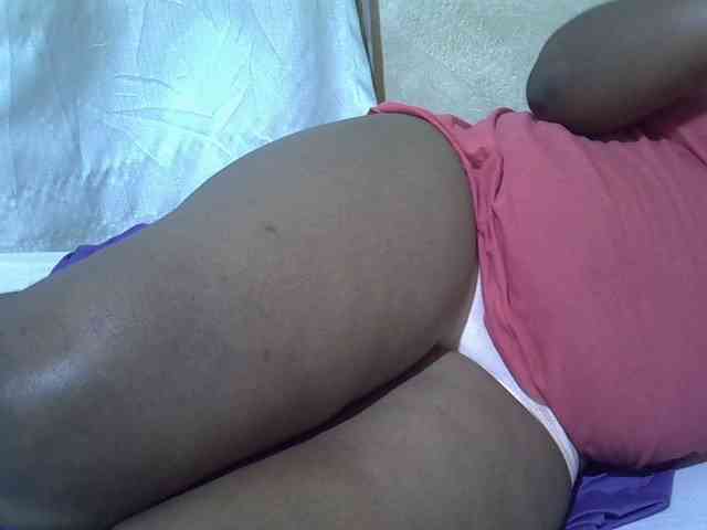 Ebonypussyy1 webcam