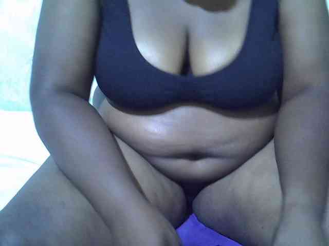 Ebonypussyy1 webcam