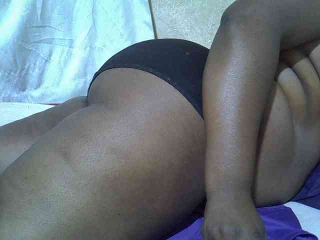 Ebonypussyy1 webcam