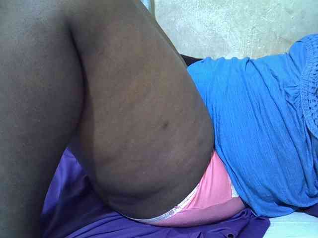 Ebonypussyy1 webcam