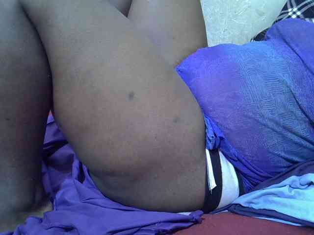 Ebonypussyy1 webcam