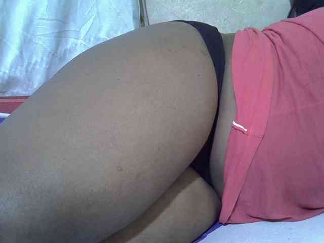 Ebonypussyy1 webcam