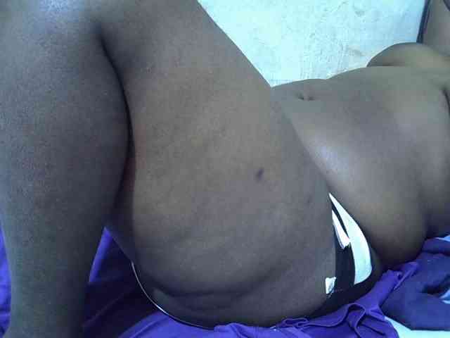 Ebonypussyy1 webcam