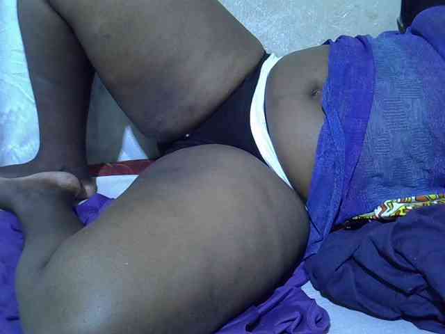 Ebonypussyy1 webcam