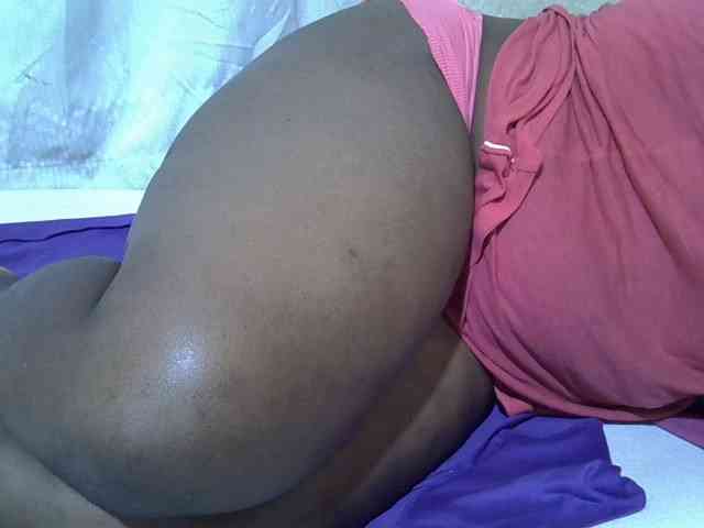 Ebonypussyy1 webcam