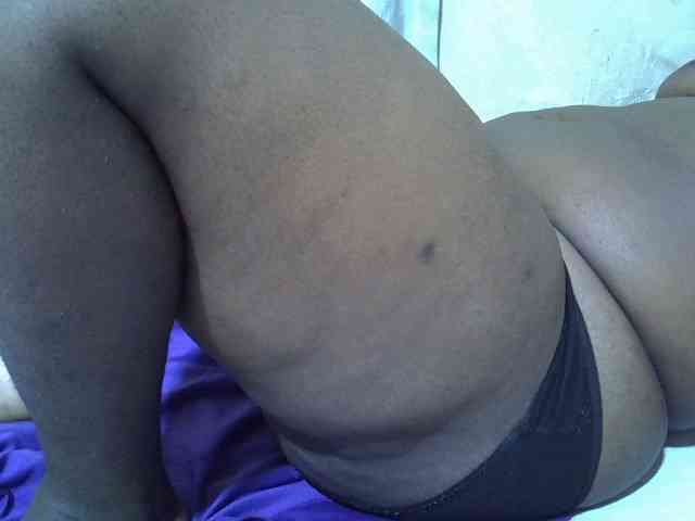 Ebonypussyy1 webcam